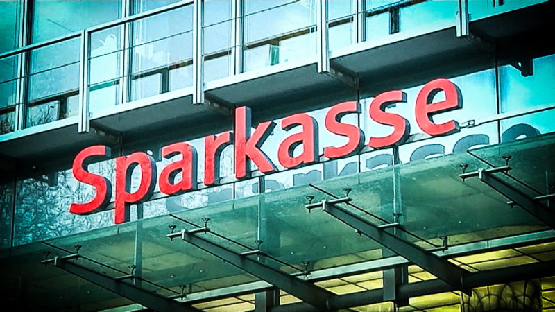 Sparkasse kündigt Sparverträge (Foto: SAT.1 NRW)