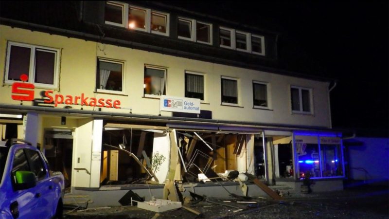 Einsturzgefährdetes Wohnhaus nach Geldautomaten-Sprengung (Foto: SAT.1 NRW)