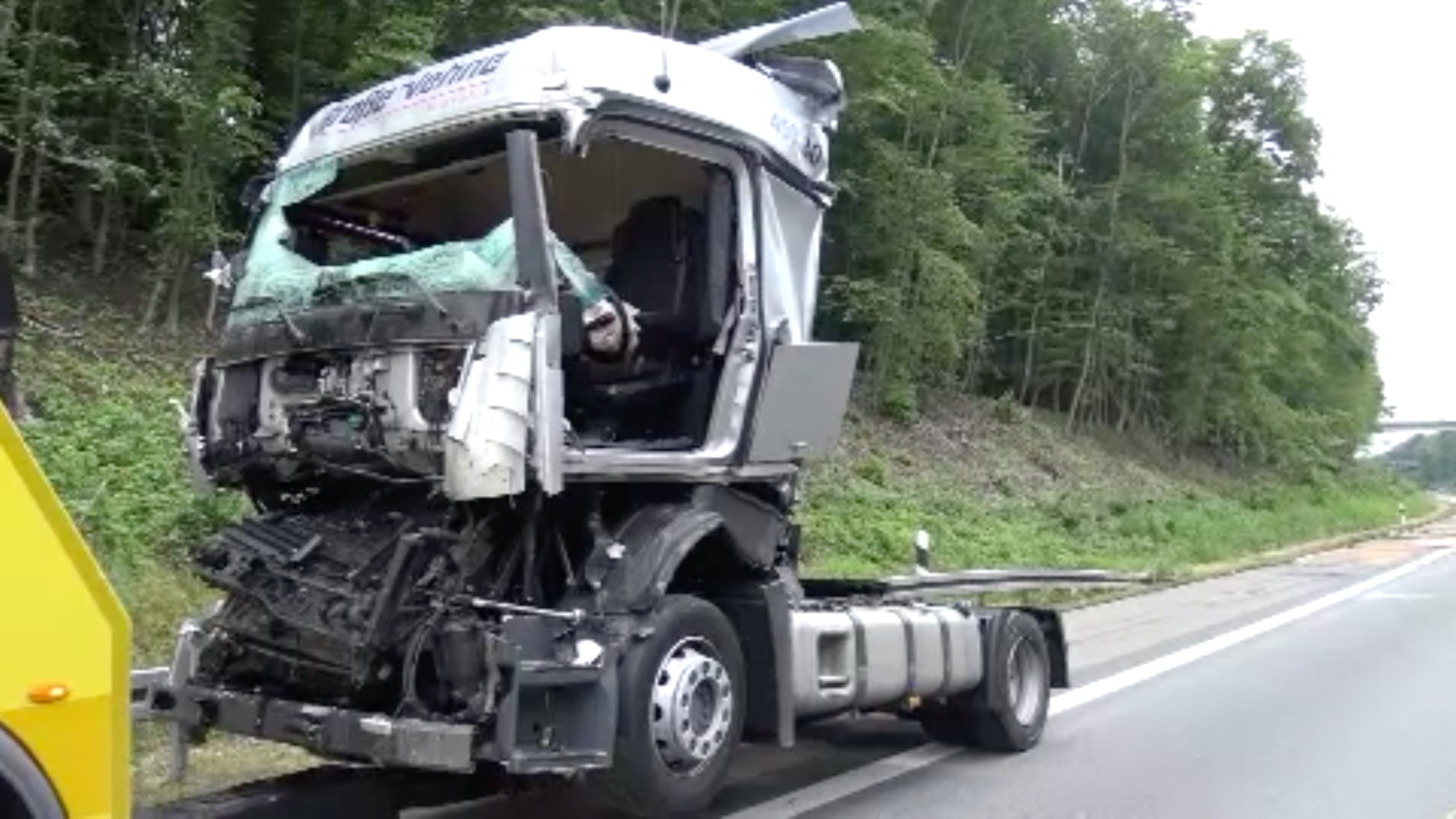 Lkw Unfall Auf Der A45 Sat 1 Nrw Die Infopage Zur Sendung