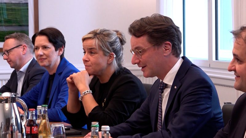 Kabinettsitzung mit DFB-Präsident (Foto: SAT.1 NRW)