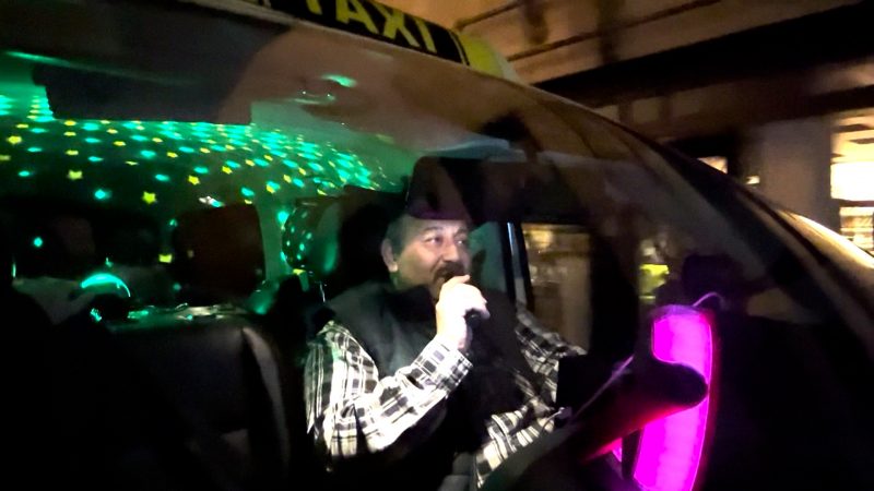 Karaoke im Taxi (Foto: SAT.1 NRW)