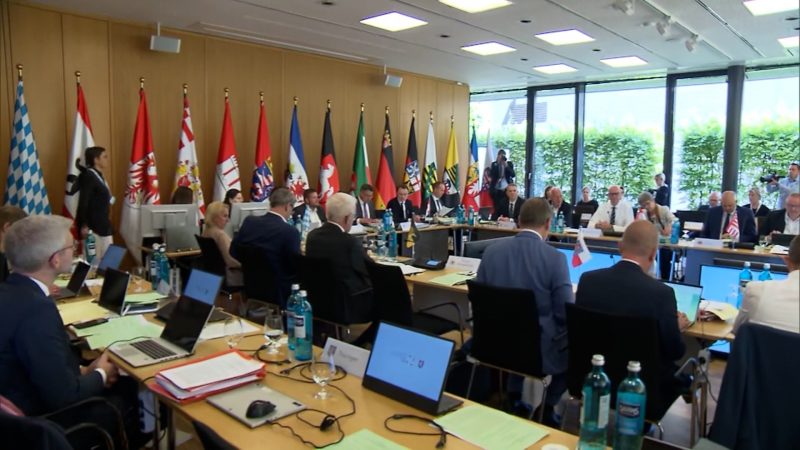 Ministerpräsidenten beraten über Asyl (Foto: SAT.1 NRW)