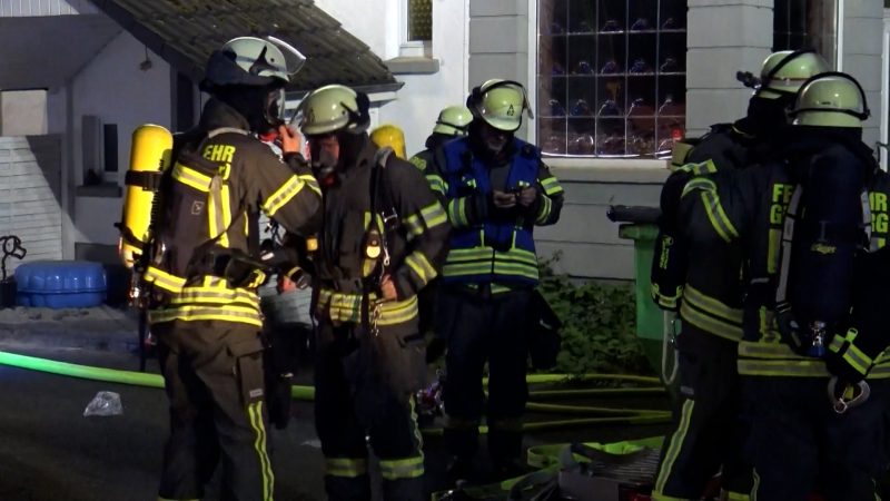 Mann bei Brand lebensgefährlich verletzt (Foto: SAT.1 NRW)