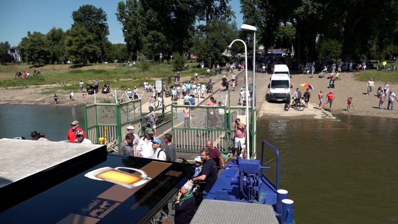 Neue Fähre im Einsatz (Foto: SAT.1 NRW)