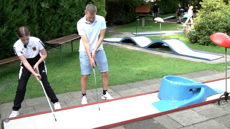 13-Jährige vor Minigolf-WM  (Foto: SAT.1 NRW)