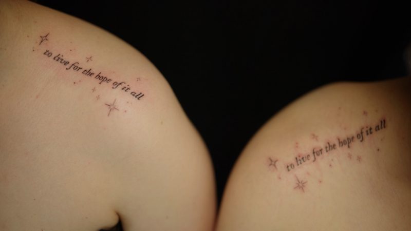 Tätowiererin sticht Taylor Swift-Tattoos (Foto: SAT.1 NRW)