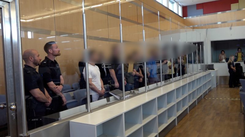 Prozessauftakt gegen mutmaßliche IS-Terroristen  (Foto: SAT.1 NRW)