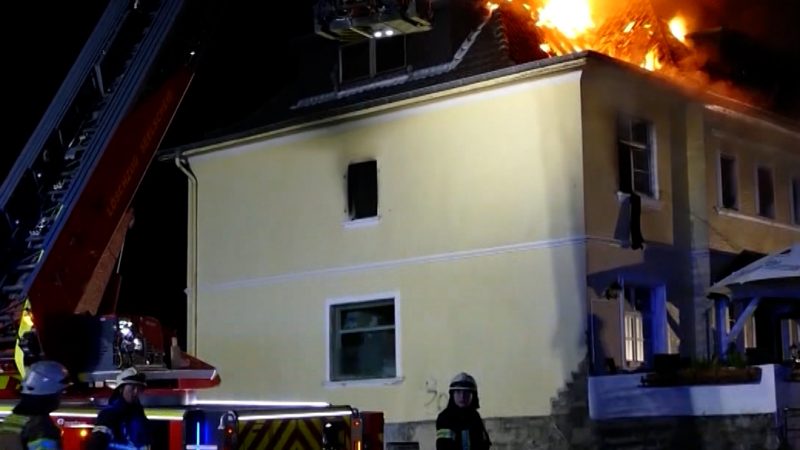 Sprung aus dem Fenster rettet Brüder vor Flammeninferno  (Foto: SAT.1 NRW)