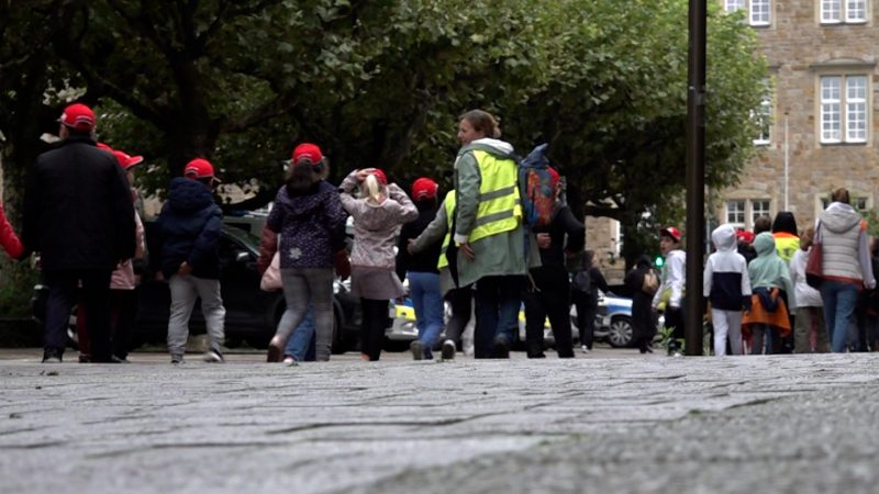 Schüler demonstrieren für Demokratie (Foto: SAT.1 NRW)