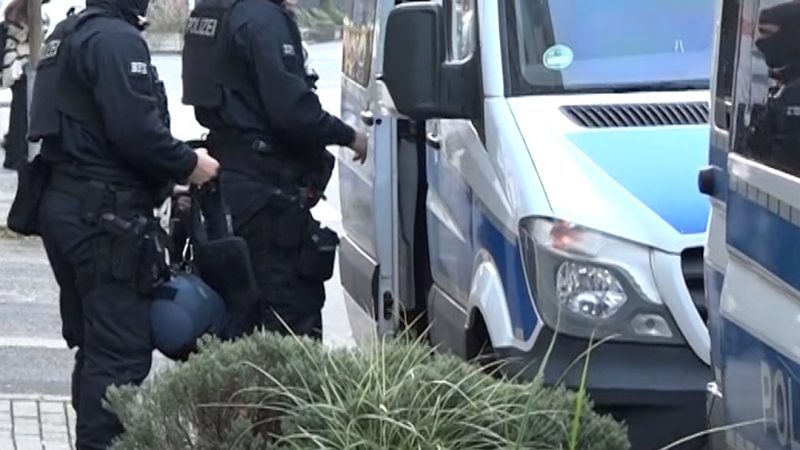 Mann wollte Machete für Angriff auf Polizei kaufen (Foto: SAT.1 NRW)