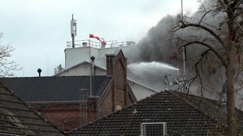 Großbrand bei Dynamit Nobel in Leverkusen (Foto: SAT.1 NRW)