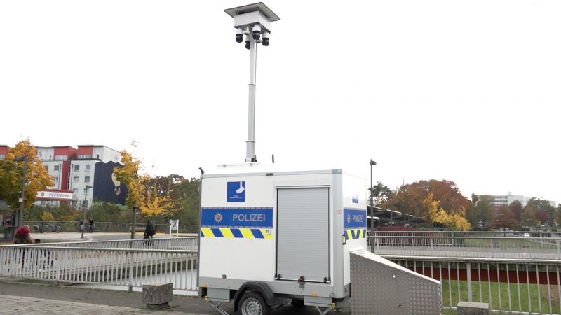 Sicherheit an Halloween: Polizei setzt Überwachungskameras am Marler Busbahnhof ein  (Foto: SAT.1 NRW)