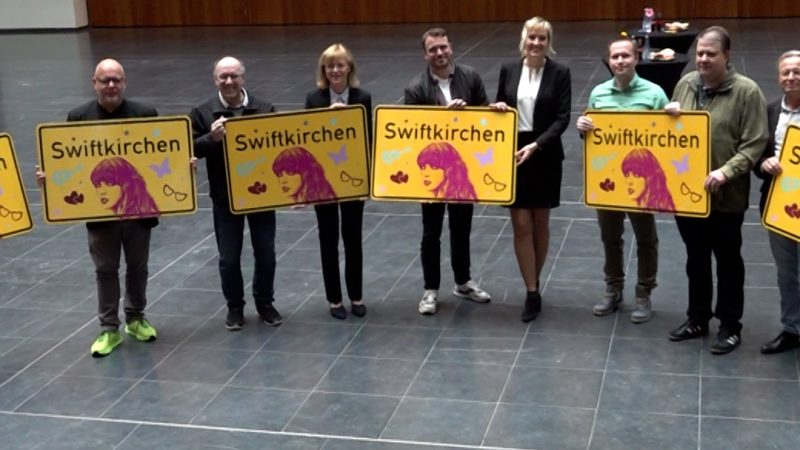 Fans ersteigern Swiftkirchen-Schilder (Foto: SAT.1 NRW)