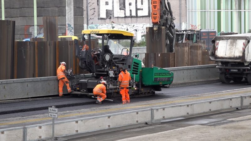 A40: Notfallmaßnahmen und Sperrung wegen abgesackter Fahrbahn (Foto: SAT.1 NRW)