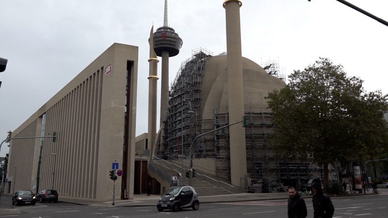 Muezzin-Ruf wird zur festen Tradition (Foto: SAT.1 NRW)