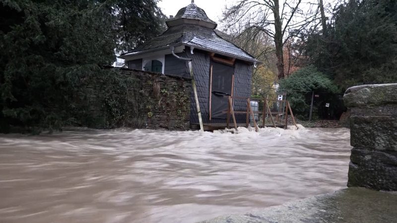 Starkregen in NRW: Keller voll, Häuser evakuiert (Foto: SAT.1 NRW)