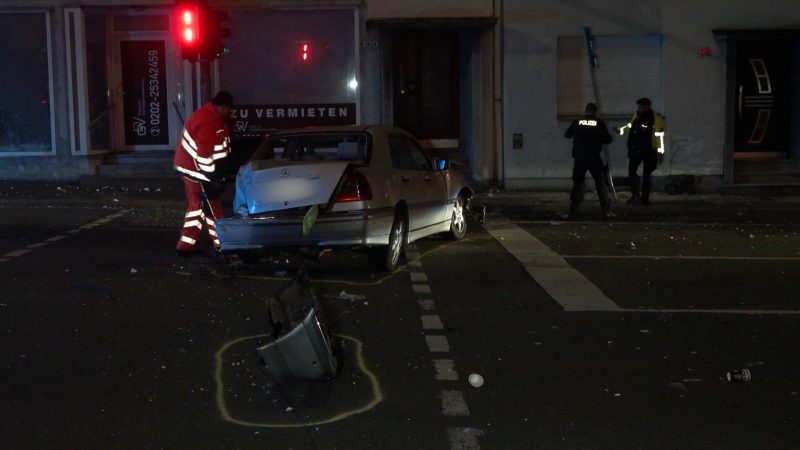 Verfolgungsjagd endet mit Crash (Foto: SAT.1 NRW)