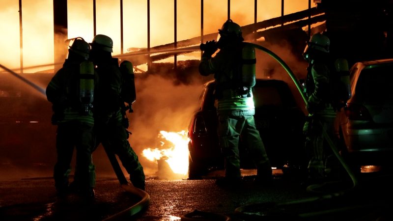 50 Anwohner wegen Großbrand evakuiert (Foto: SAT.1 NRW)