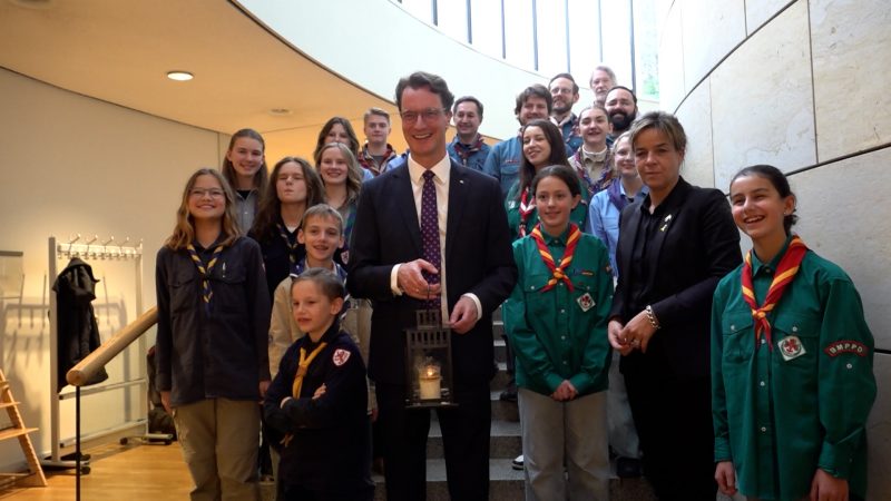 Friedenslicht im NRW-Landtag (Foto: SAT.1 NRW)