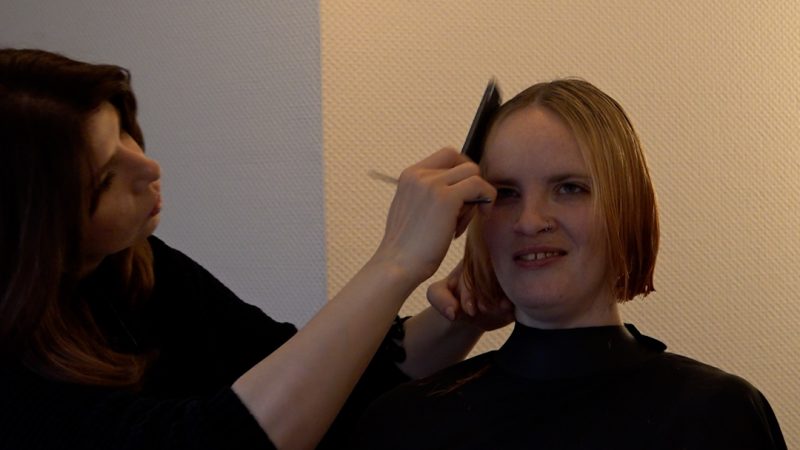 Weihnachtsengel für Gewaltopfer: Friseurin hilft Frauen in Not (Foto: SAT.1 NRW)