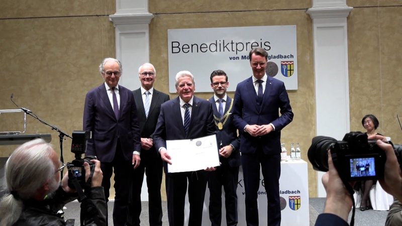 Joachim Gauck erhält Benediktpreis (Foto: SAT.1 NRW)