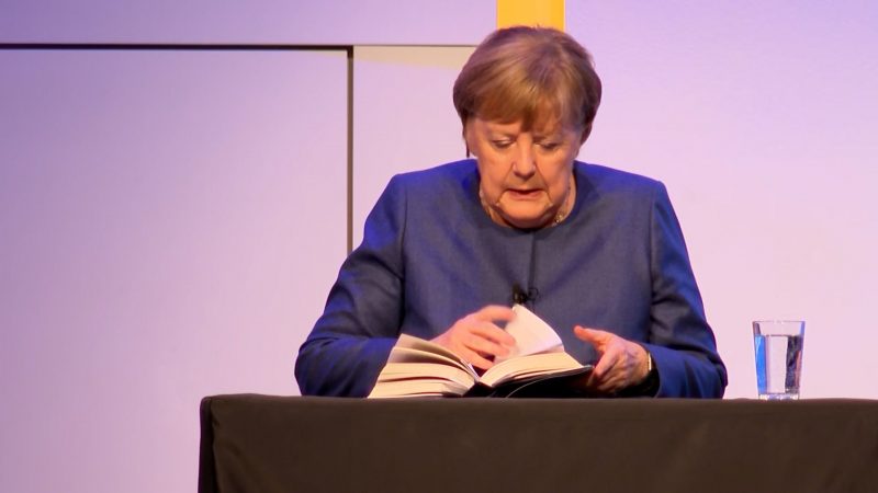 Angela Merkels Memoiren: Ein Blick hinter die Kulissen (Foto: SAT.1 NRW)