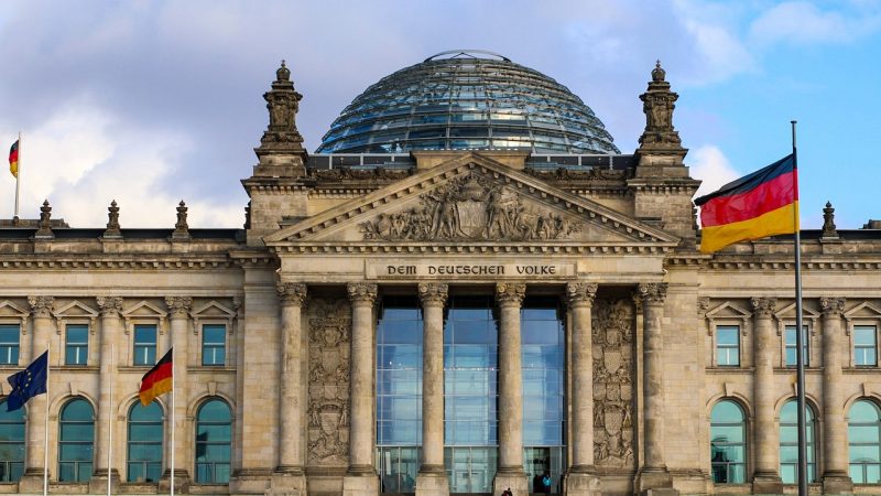 Bundestag stimmt für Asyl-Entscheidung (Foto: SAT.1 NRW)