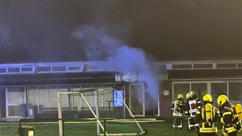 TuS Grün-Weiß Holten nach Brand am Boden (Foto: SAT.1 NRW)