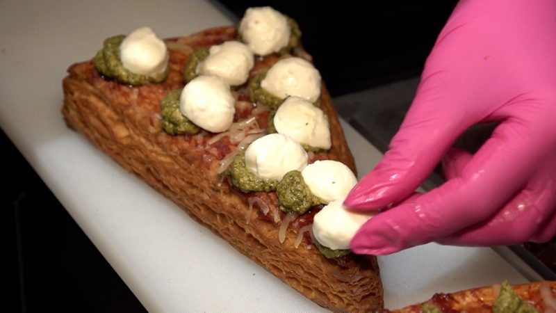 Croissant-Pizza erobert das Netz (Foto: SAT.1 NRW)