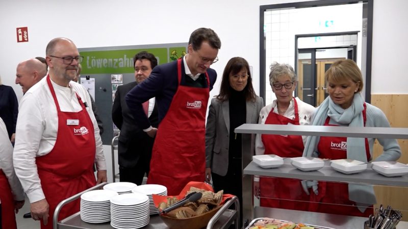 Ministerpräsident Wüst und Uschi Glas unterstützen "Brotzeit"-Projekt (Foto: SAT.1 NRW)