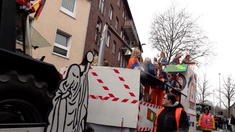 Münsteraner Rosenmontagszug wackelt (Foto: SAT.1 NRW)