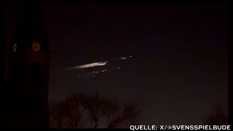 Mysteriöser Lichtschweif am Himmel (Foto: SAT.1 NRW)