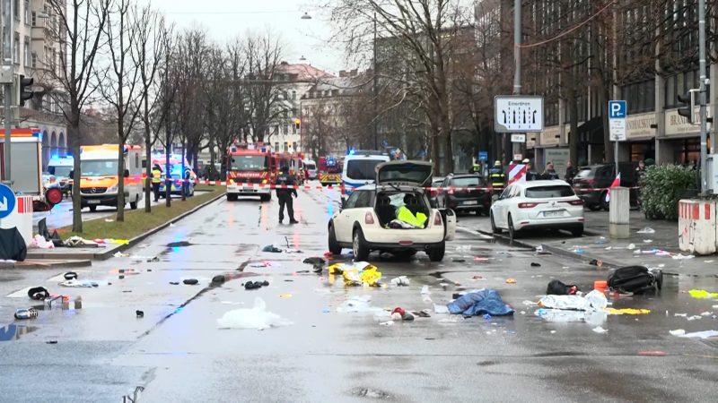 Auto rast in Verdi-Demo (Foto: SAT.1 NRW)